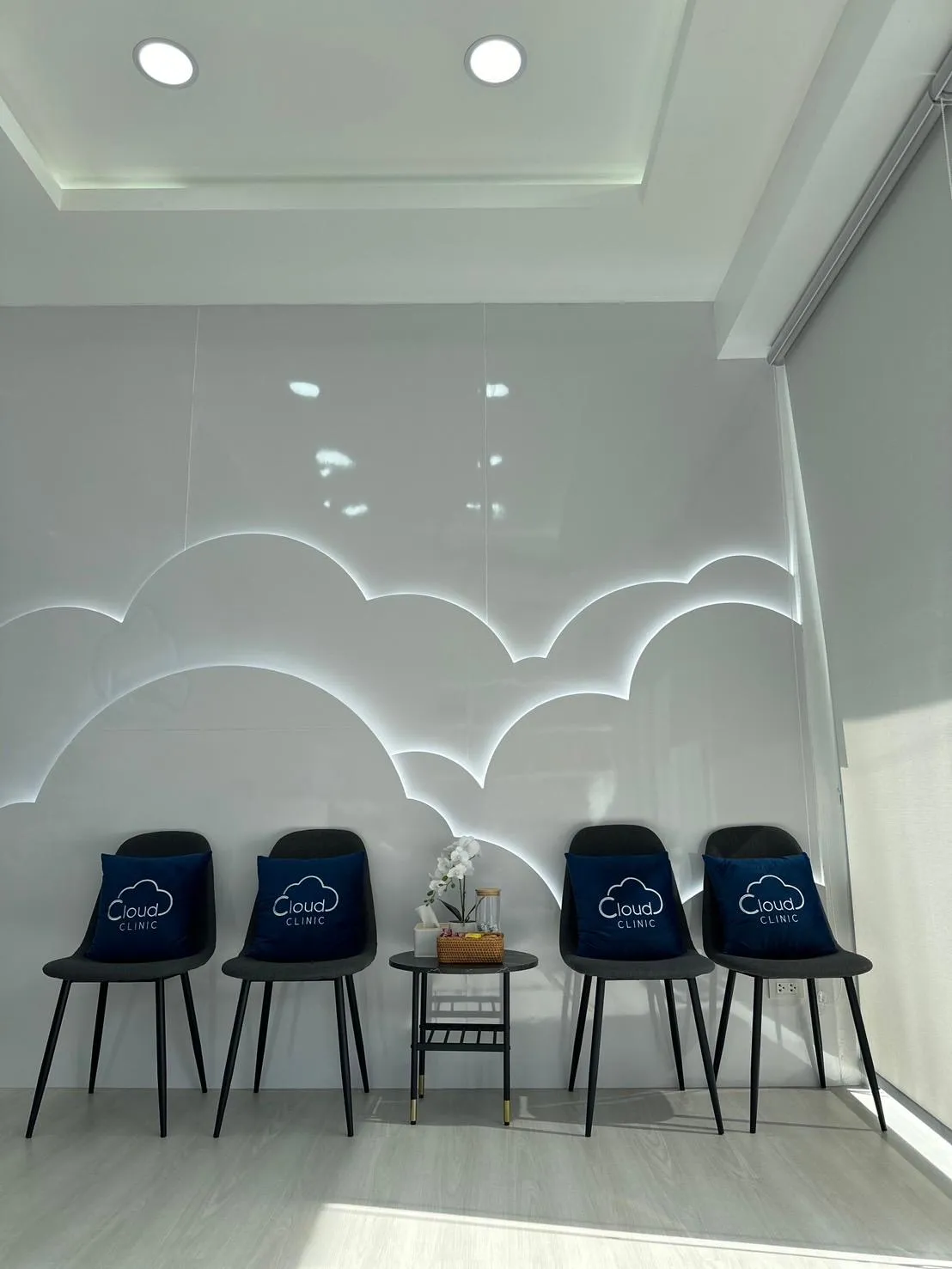 โซฟาปรับเอนส่วนตัว Cloud Clinic ขอนแก่น พร้อมหมอนและผ้าห่ม สำหรับการรับบริการ IV Drip